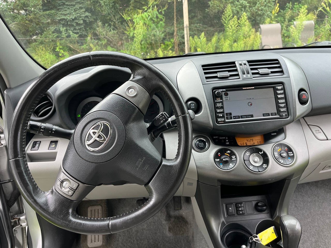 Used 2011 Toyota RAV4 Limited AWD/4WD image 7
