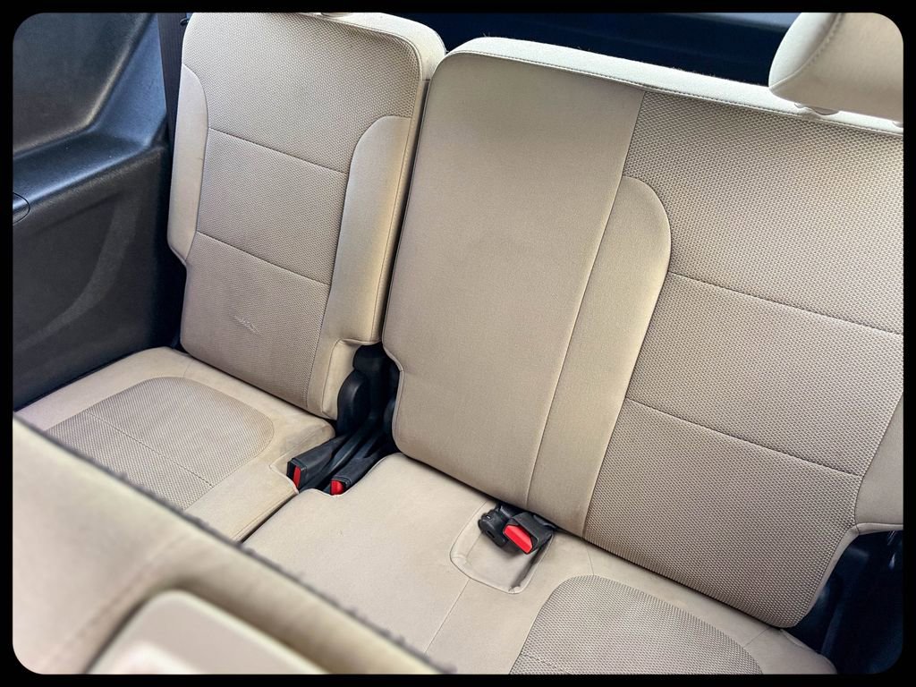 Used 2023 Chevrolet Traverse LS FWD image 22