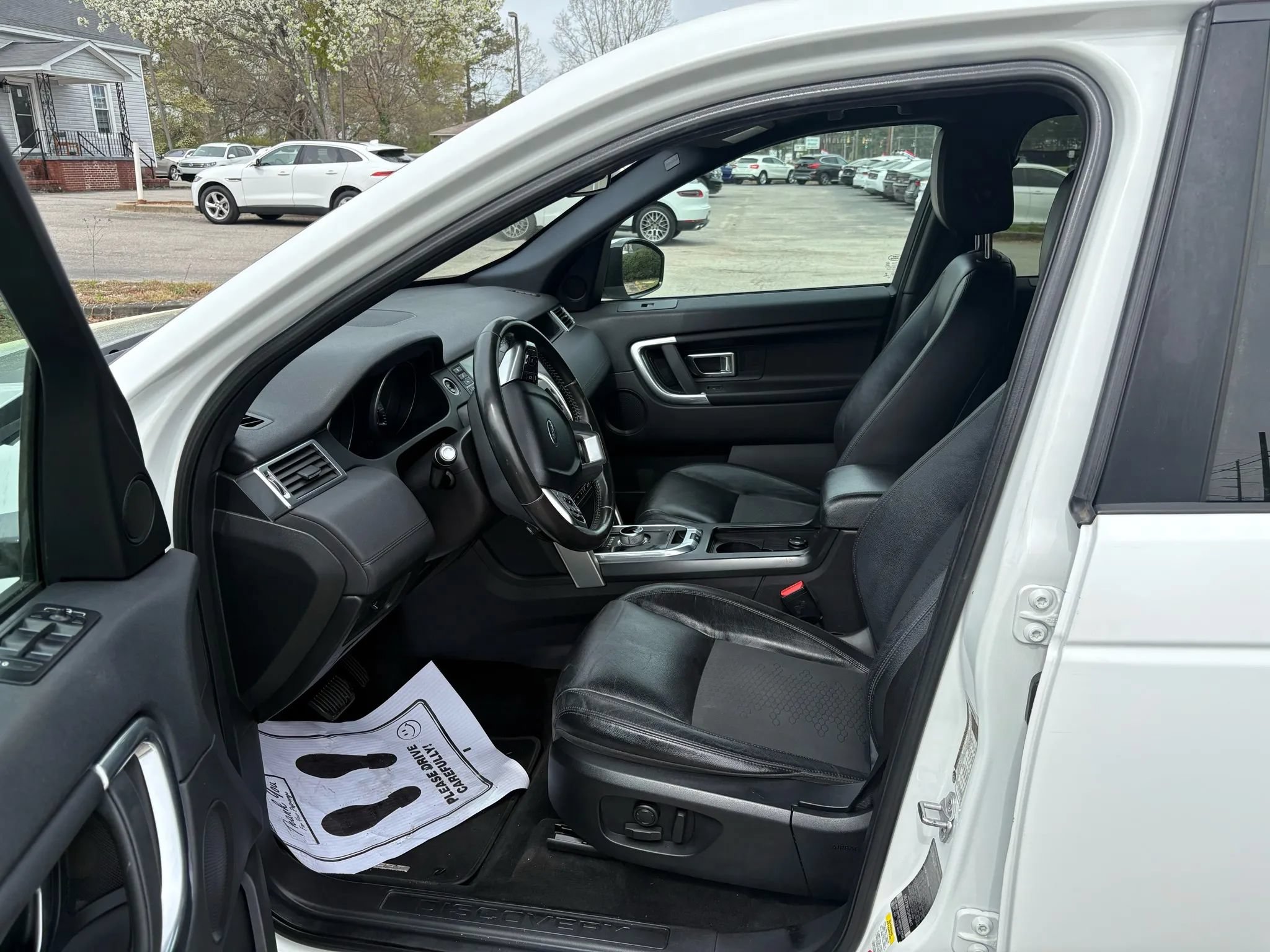 Used 2016 Land Rover Discovery Sport SE AWD/4WD image 2