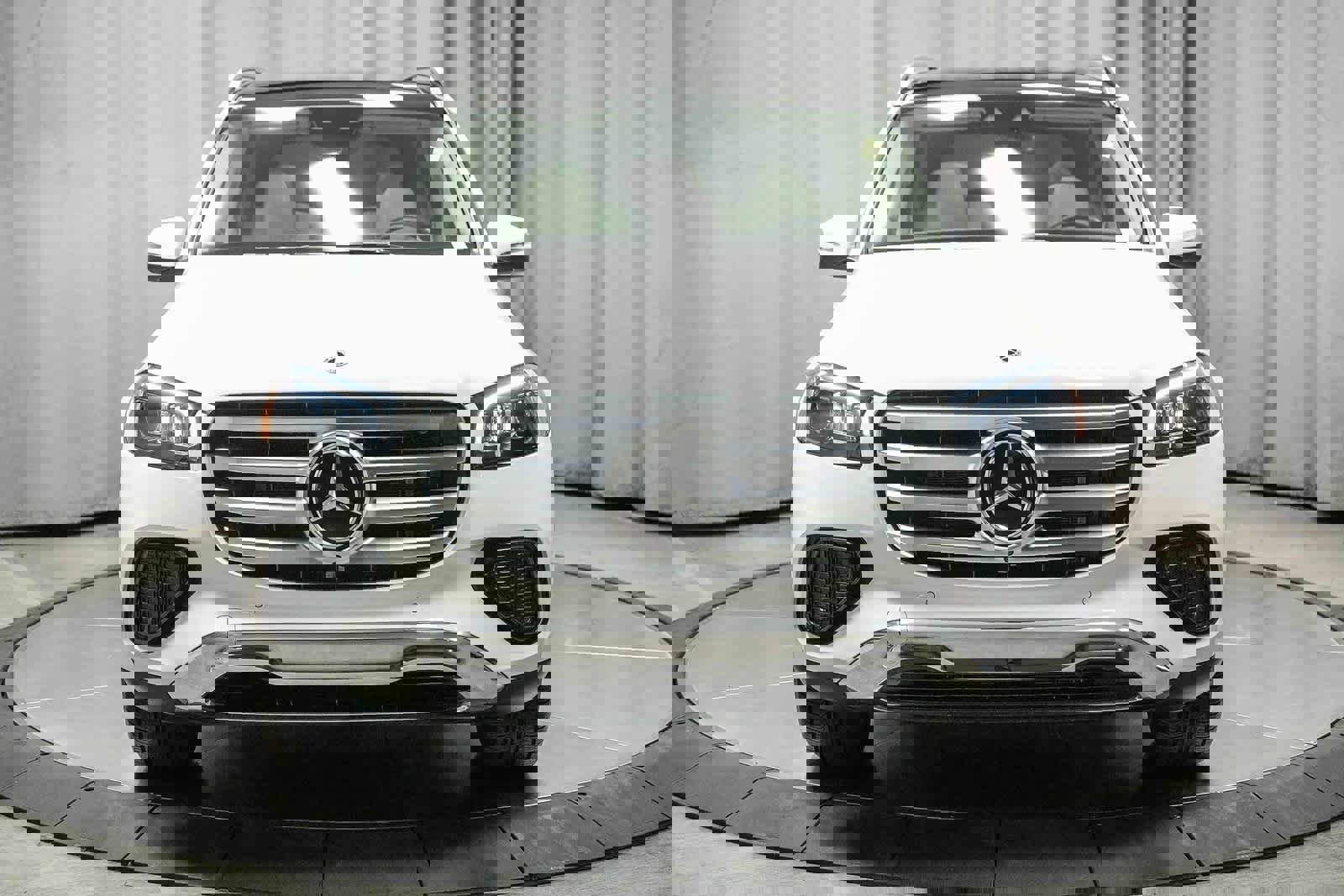 Used 2025 Mercedes-Benz GLS 450 4MATIC image 2