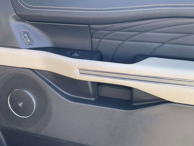 Used 2024 Ford Expedition Max Platinum image 12