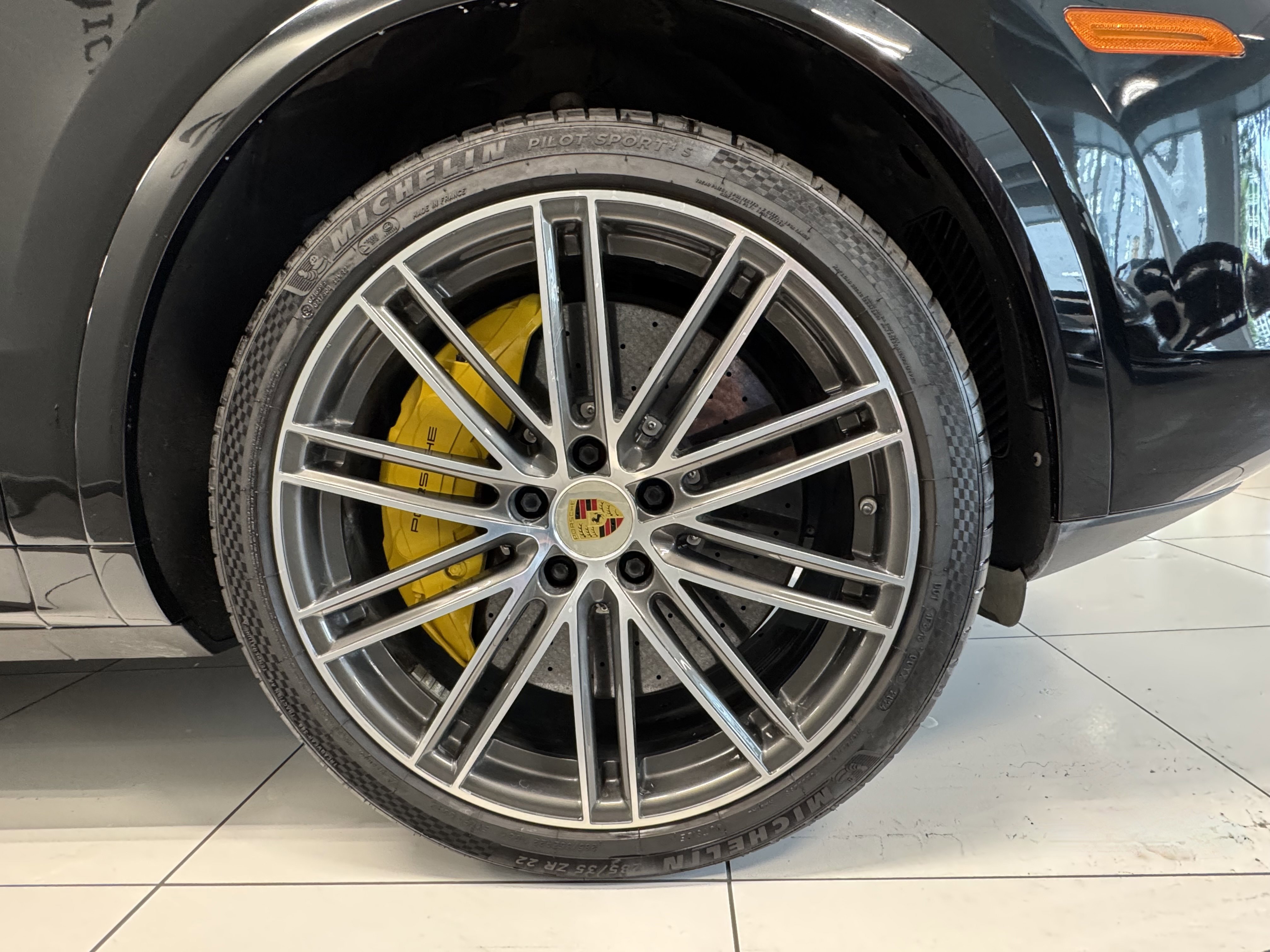 Used 2021 Porsche Cayenne Turbo S image 24