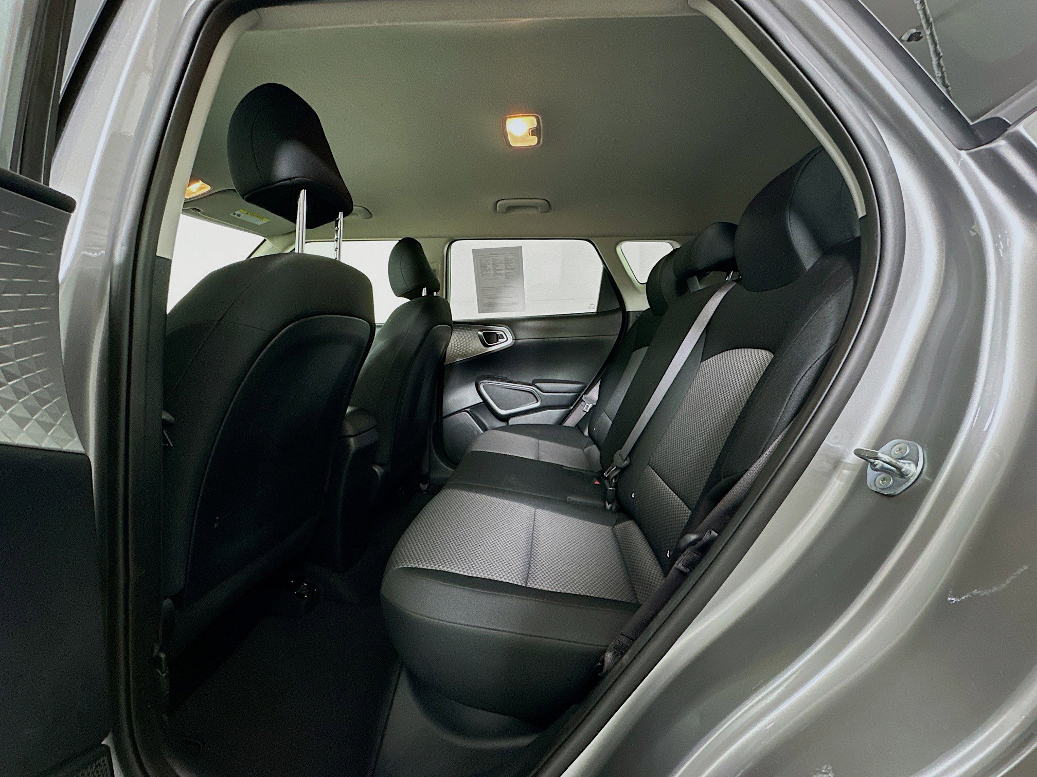 Used 2025 Kia Soul LX w/ LX Technology Package FWD image 27