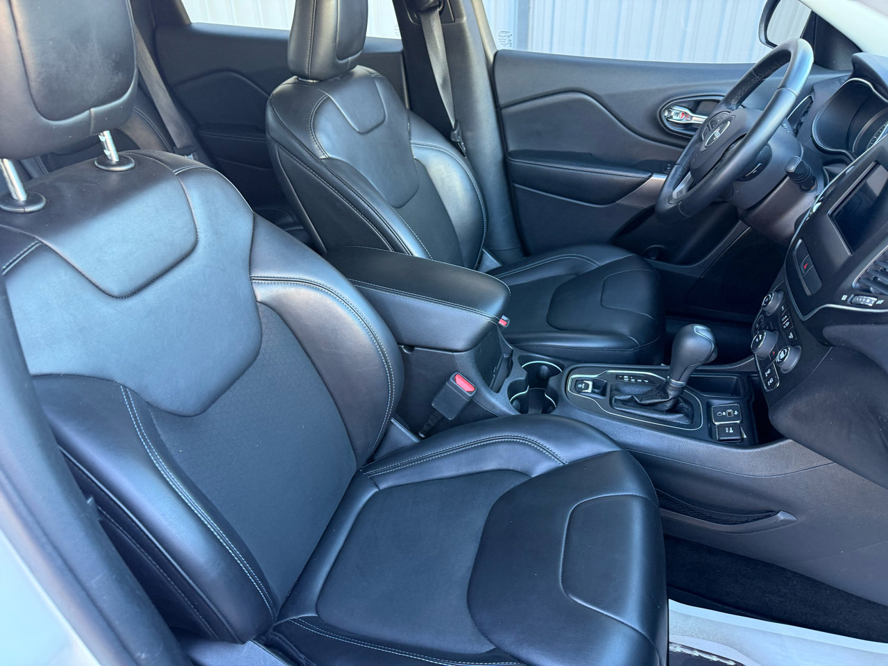 Used 2019 Jeep Cherokee Latitude Plus image 28
