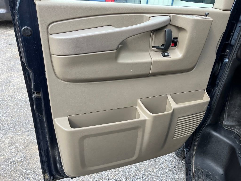 Used 2014 Chevrolet Express 2500 LT w/ LT Preferred Equipment Group RWD image 9