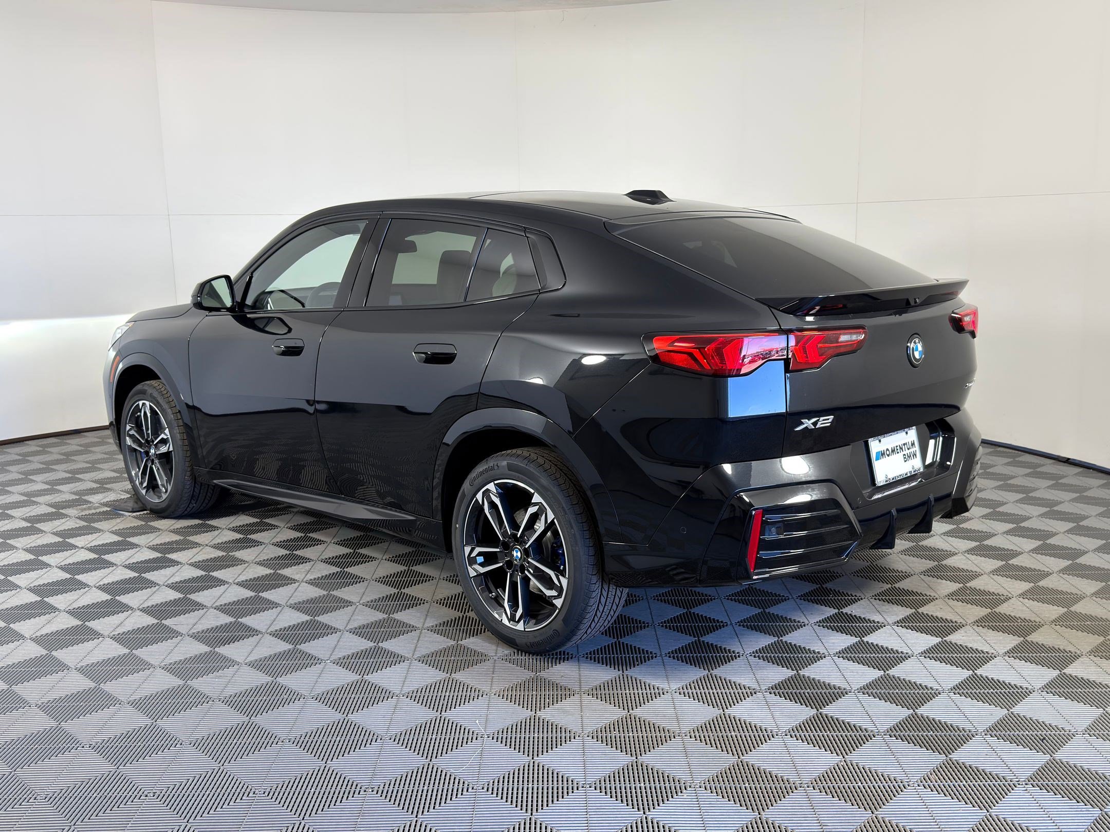 Used 2026 BMW X2 xDrive28i w/ M Sport Package AWD/4WD image 3