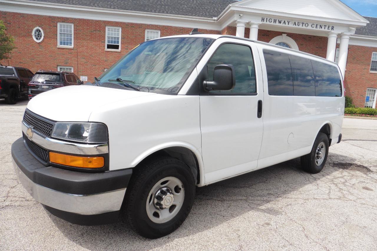 Used 2017 Chevrolet Express 3500 LT w/ LT Preferred Equipment Group RWD image 18