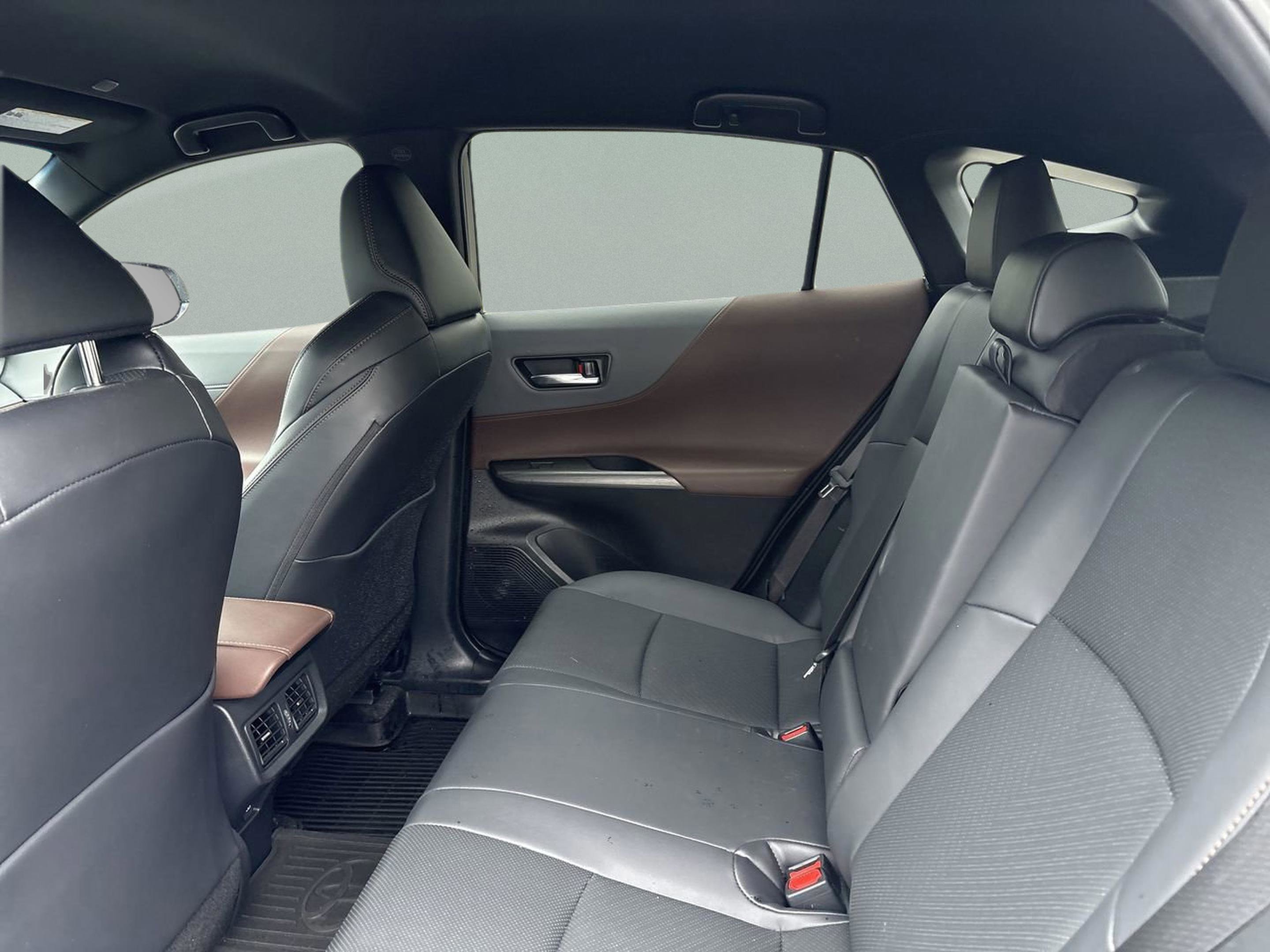 Used 2023 Toyota Venza Limited image 19