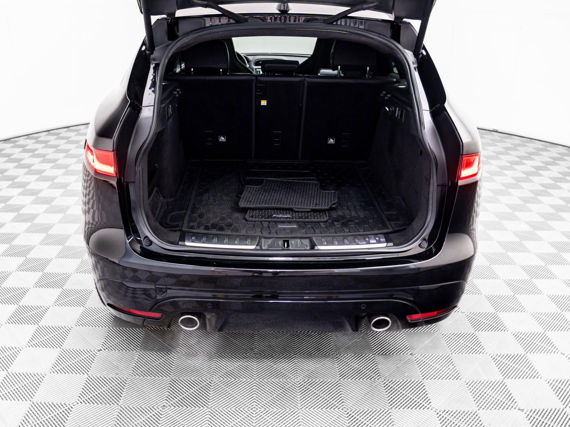 Used 2020 Jaguar F-PACE S image 29