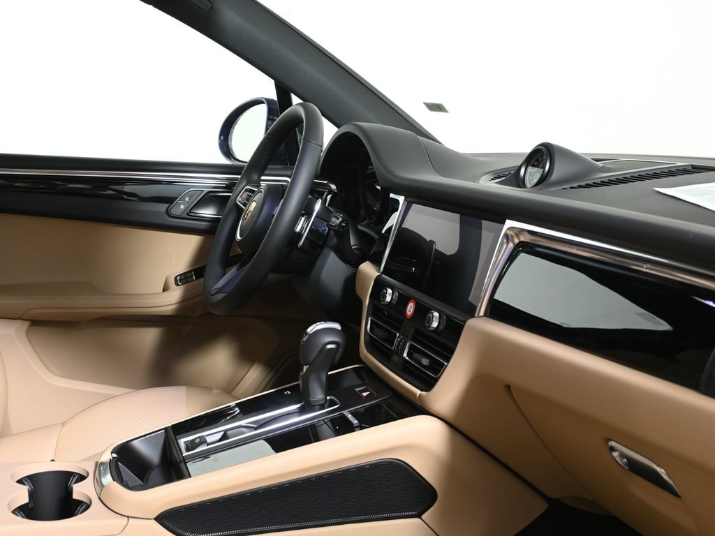 New 2026 Porsche Macan AWD/4WD image 39