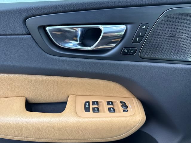 Used 2019 Volvo XC60 T5 Momentum w/ Multimedia Package AWD/4WD image 21
