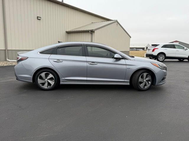 Used 2016 Hyundai Sonata Limited w/ Option Group 02 image 9