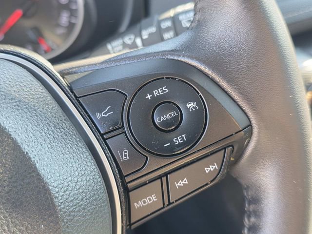 Used 2022 Toyota RAV4 XLE Premium image 13