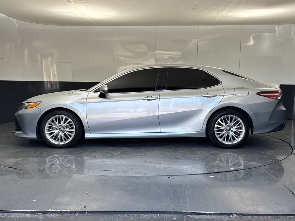 Used 2018 Toyota Camry XLE image 6