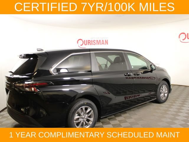 Used 2025 Toyota Sienna LE FWD image 12