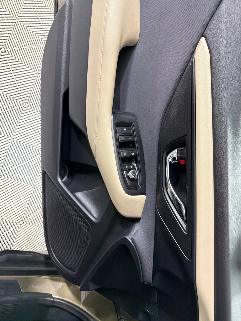 Used 2020 Subaru Outback Premium image 8