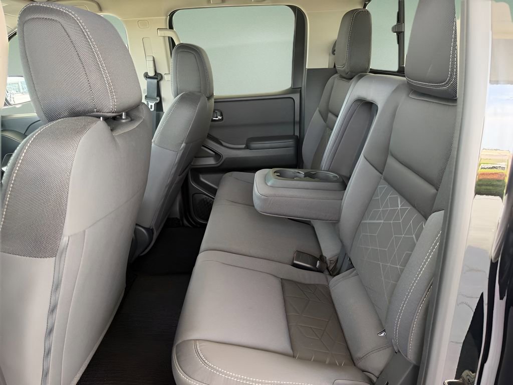 Used 2025 Nissan Frontier SV w/ SV Convenience Package image 16