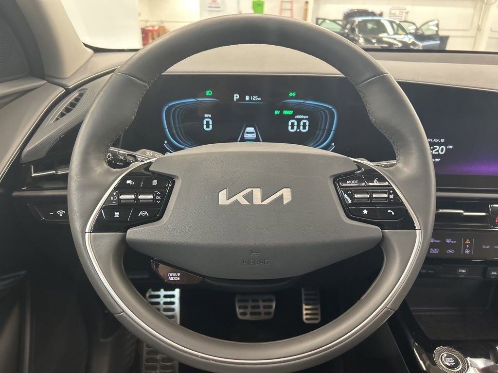 Used 2023 Kia Niro SX Touring FWD image 8