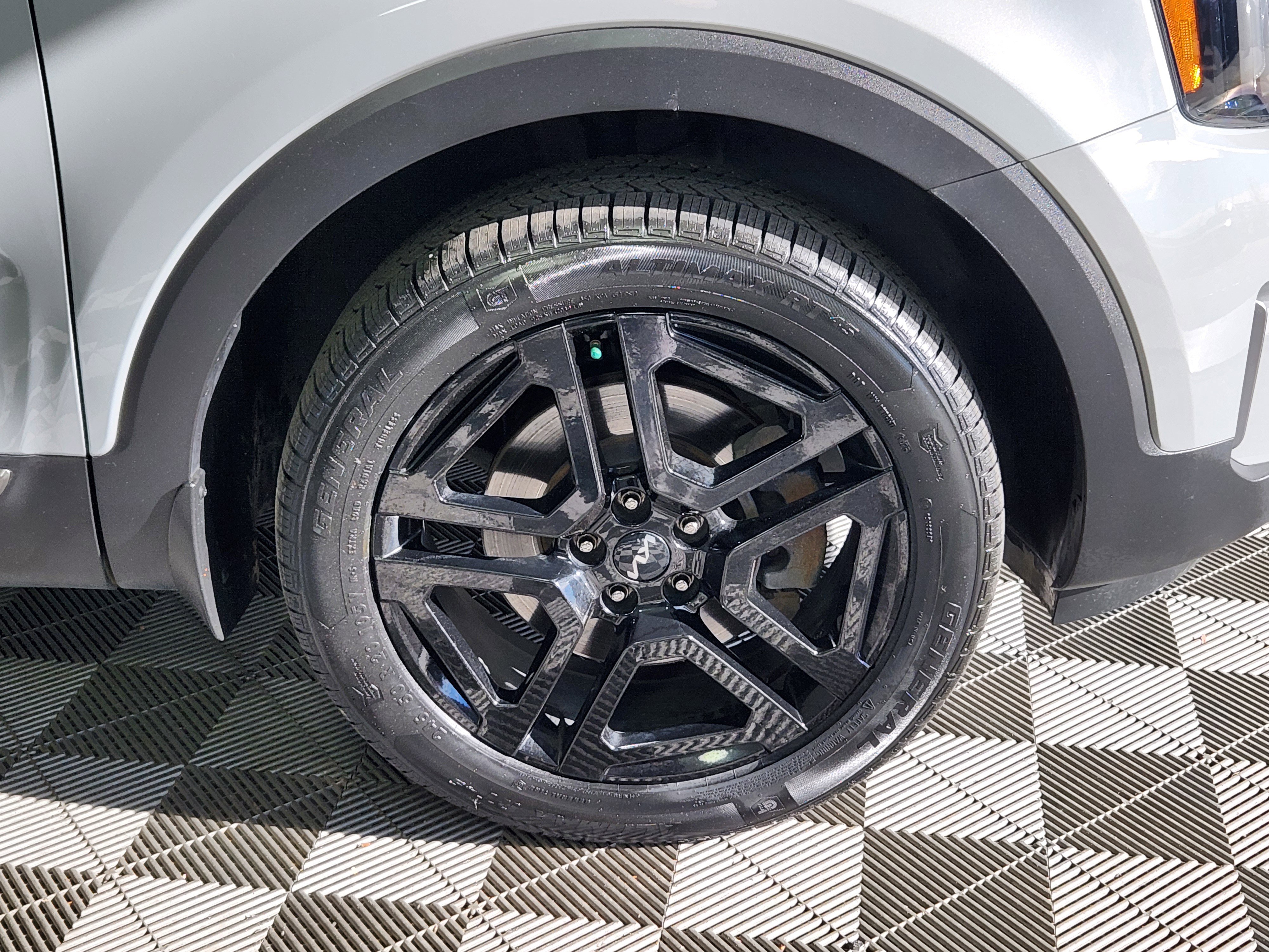 Used 2023 Kia Telluride EX X-Line image 9