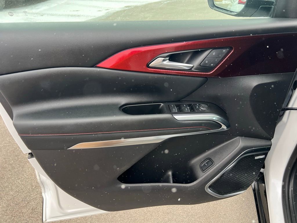 Used 2024 Chevrolet Traverse RS image 15