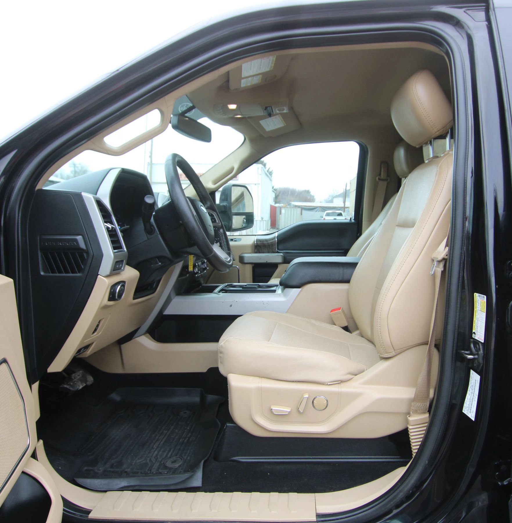 Used 2019 Ford F250 Lariat w/ Lariat Value Package image 9