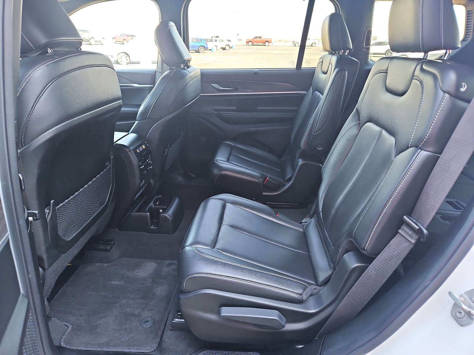 Used 2024 Jeep Grand Cherokee L Limited w/ Luxury Tech Group II AWD/4WD image 19