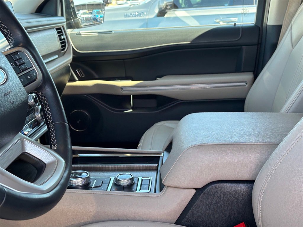 Used 2024 Ford Expedition Limited image 11