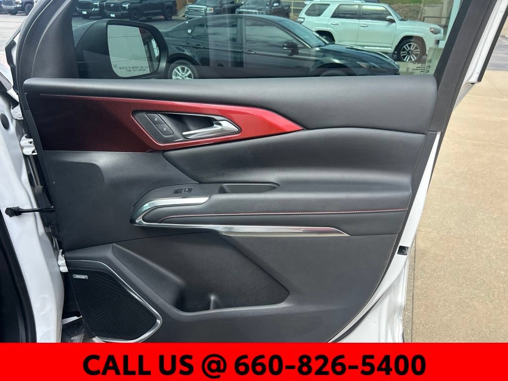 Used 2024 Chevrolet Traverse RS AWD/4WD image 9