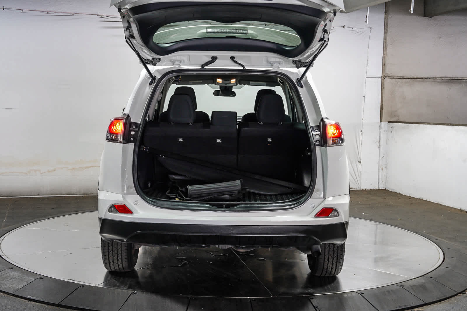 Certified 2018 Toyota RAV4 LE w/ All Weather Liner Package FWD image 26