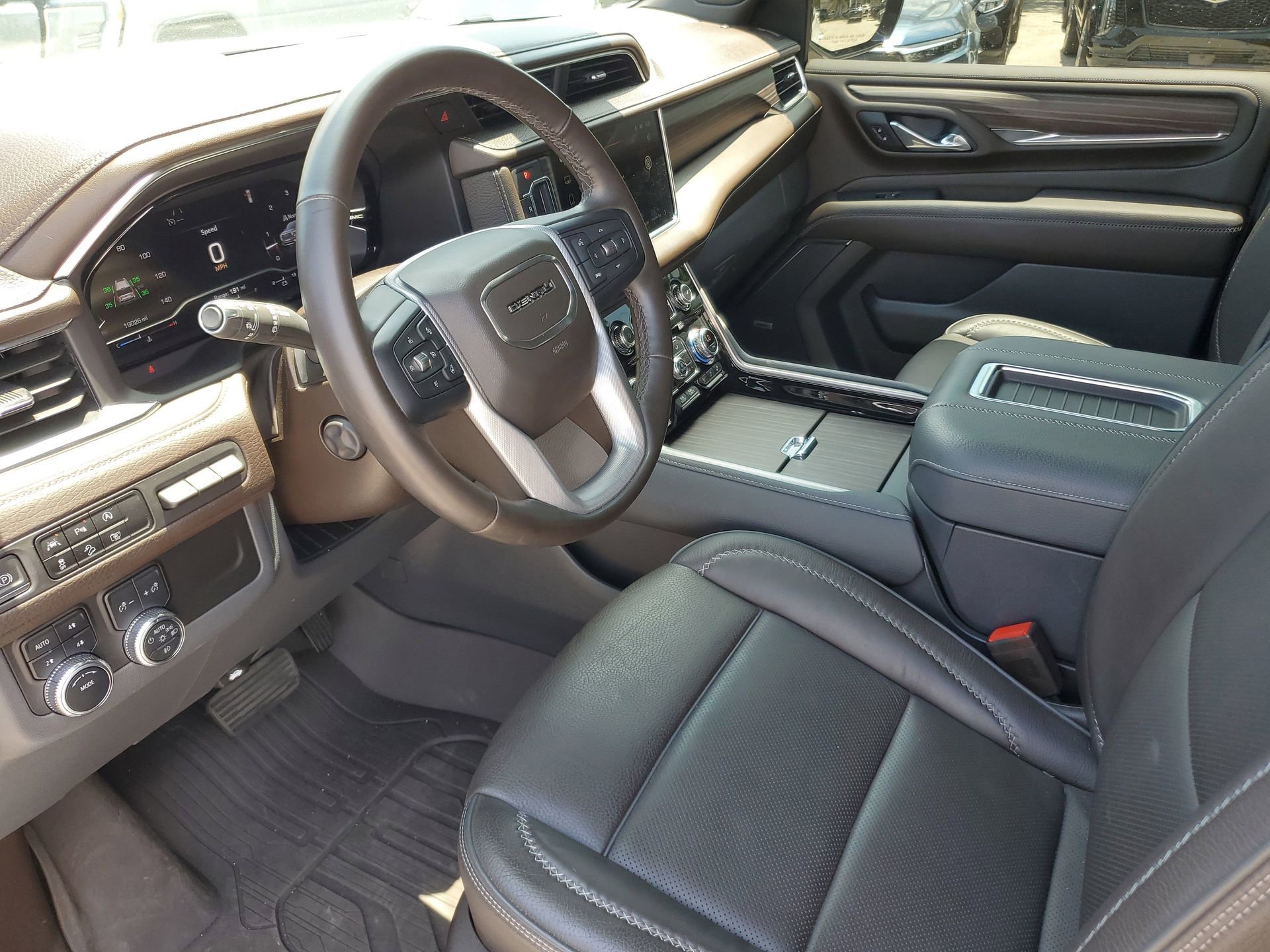 Used 2023 GMC Yukon Denali AWD/4WD image 20