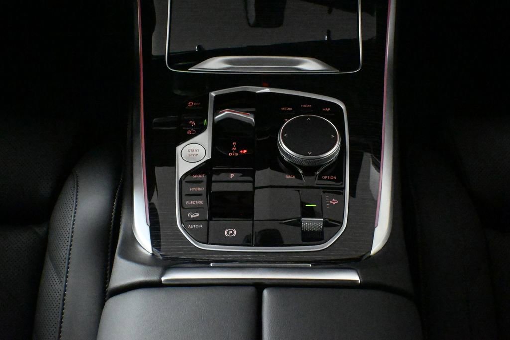 Used 2026 BMW X5 xDrive50e w/ M Sport Package image 26
