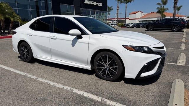 Used 2022 Toyota Camry SE FWD image 8