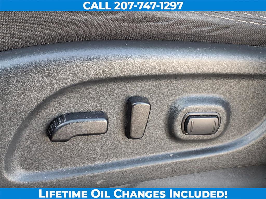 Used 2021 Nissan Titan SV w/ SV Convenience Package image 11