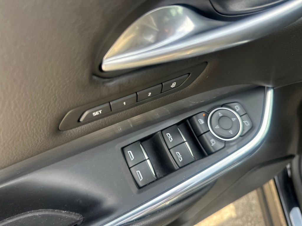 Used 2024 Cadillac XT4 Premium Luxury image 13