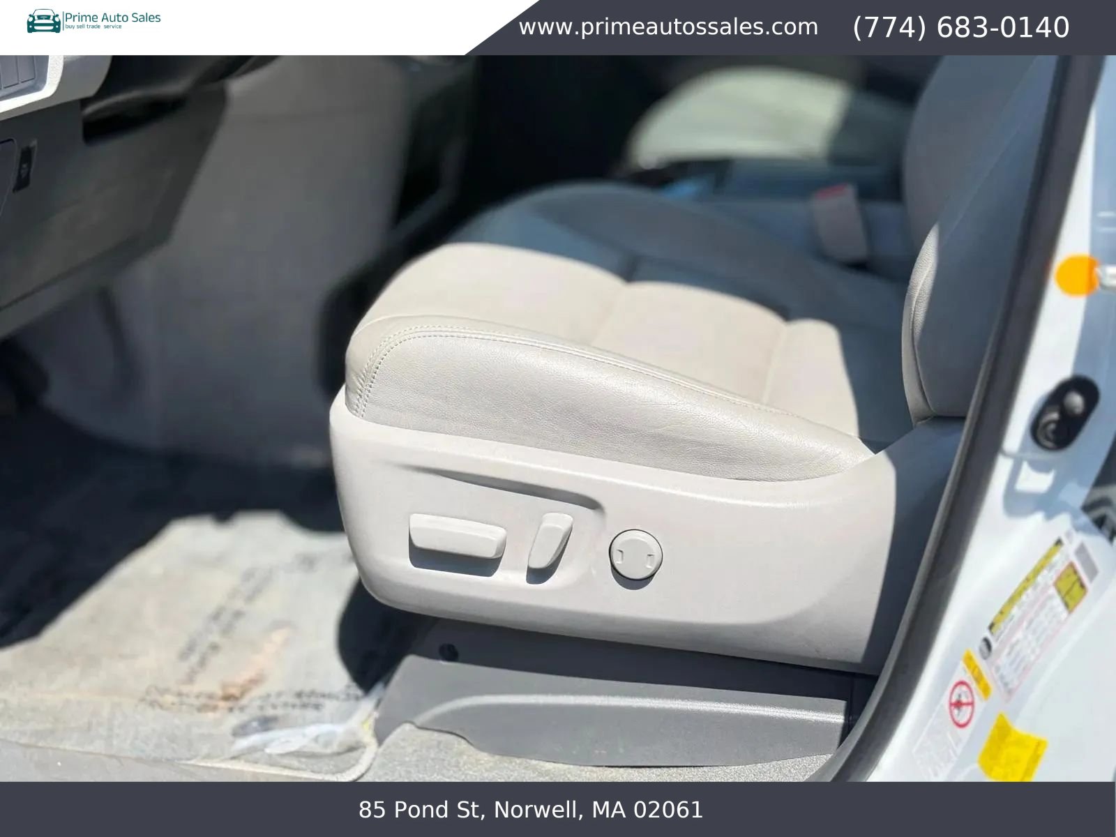 Used 2019 Toyota Sienna XLE w/ XLE Navigation Package FWD image 11