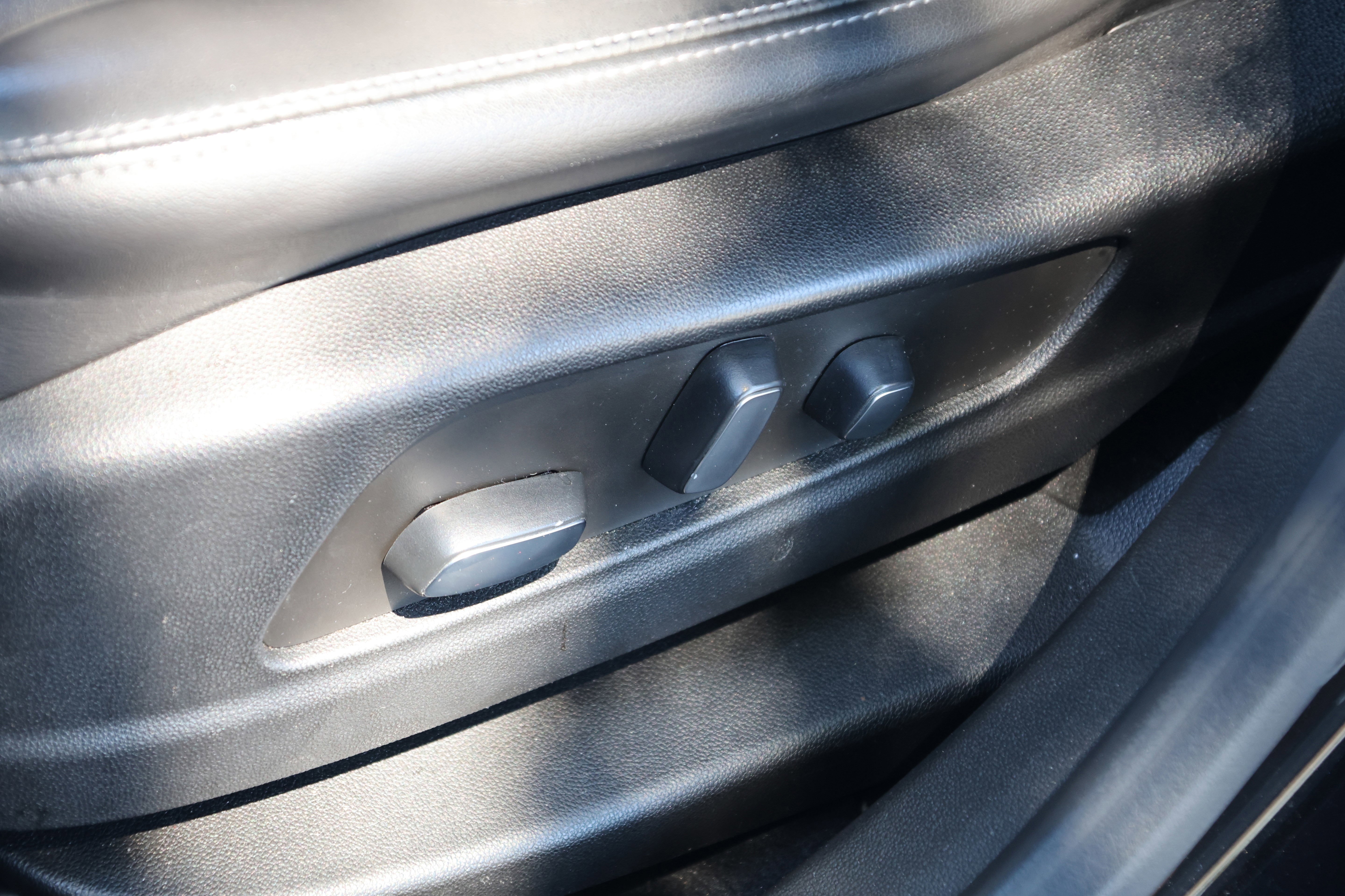 Used 2022 Cadillac XT5 Premium Luxury w/ LPO, Floor Liner Package image 35