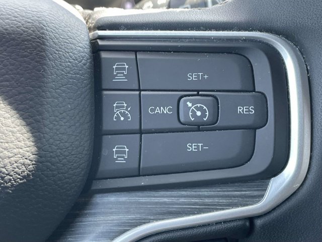 Used 2024 Jeep Wagoneer L Series II w/ Flexible Seating Group AWD/4WD image 25