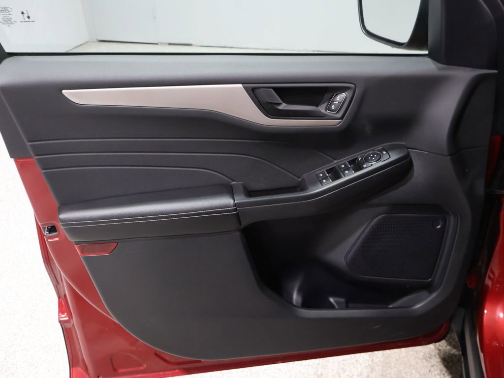 Used 2022 Ford Escape SE w/ Cold Weather Package image 12