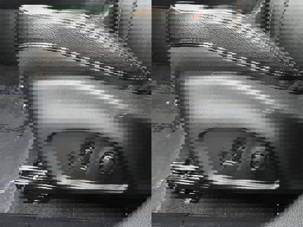 Used 2024 Jeep Compass Limited image 16