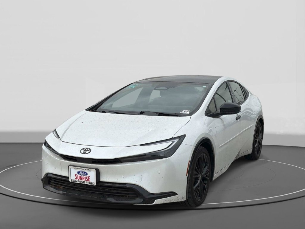 Used 2025 Toyota Prius FWD image 1