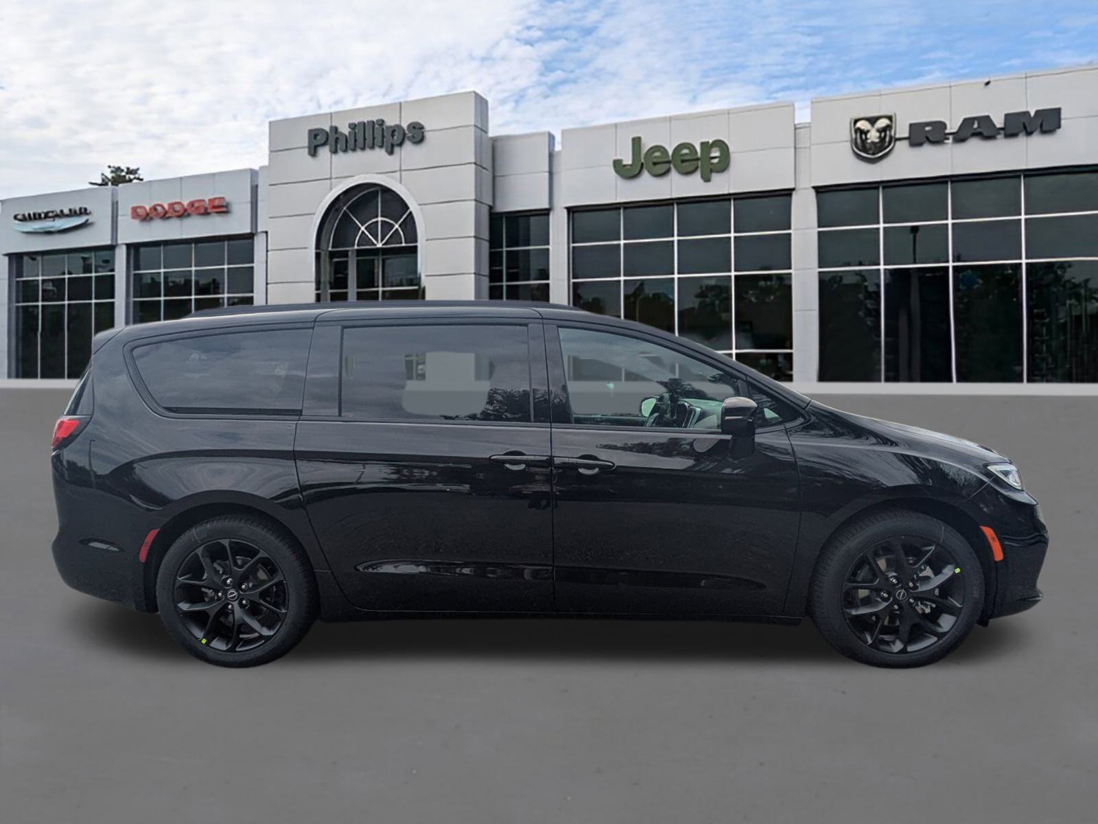 New 2026 Chrysler Pacifica Select image 3