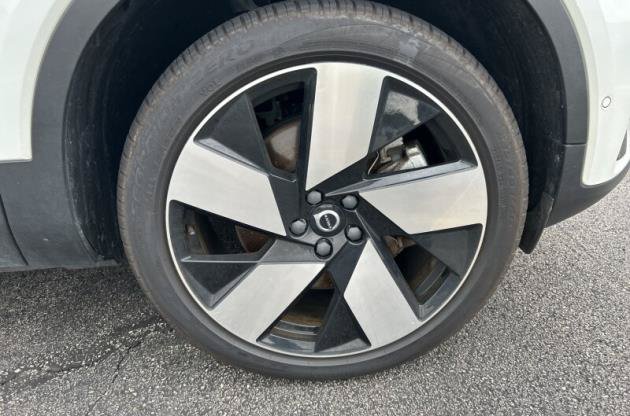Used 2023 Volvo XC40 Recharge Ultimate w/ Protection Package Premier AWD/4WD image 7