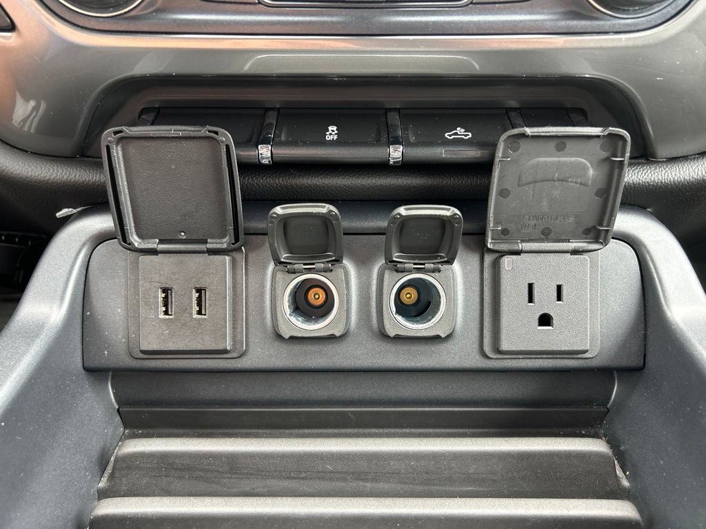 Used 2018 Chevrolet Silverado 1500 LT w/ All Star Edition RWD image 31