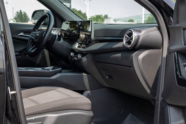 Used 2025 Chevrolet Equinox LT AWD/4WD image 22