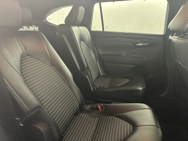 Used 2023 Toyota Highlander XSE FWD image 18