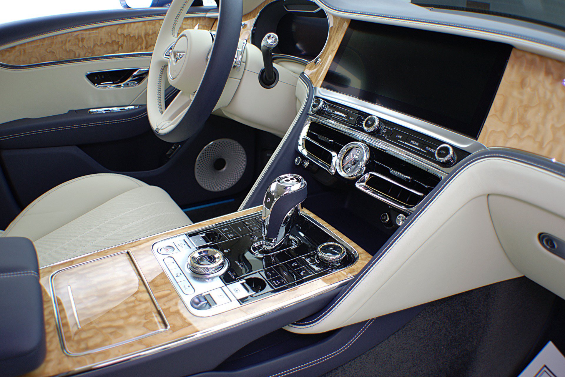Certified 2022 Bentley Flying Spur Plug-In Hybrid AWD/4WD image 24