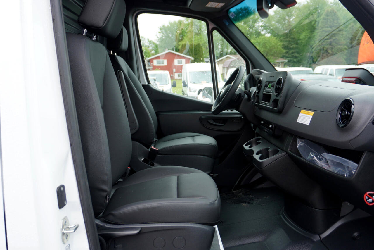 Used 2025 Mercedes-Benz Sprinter 2500 image 17