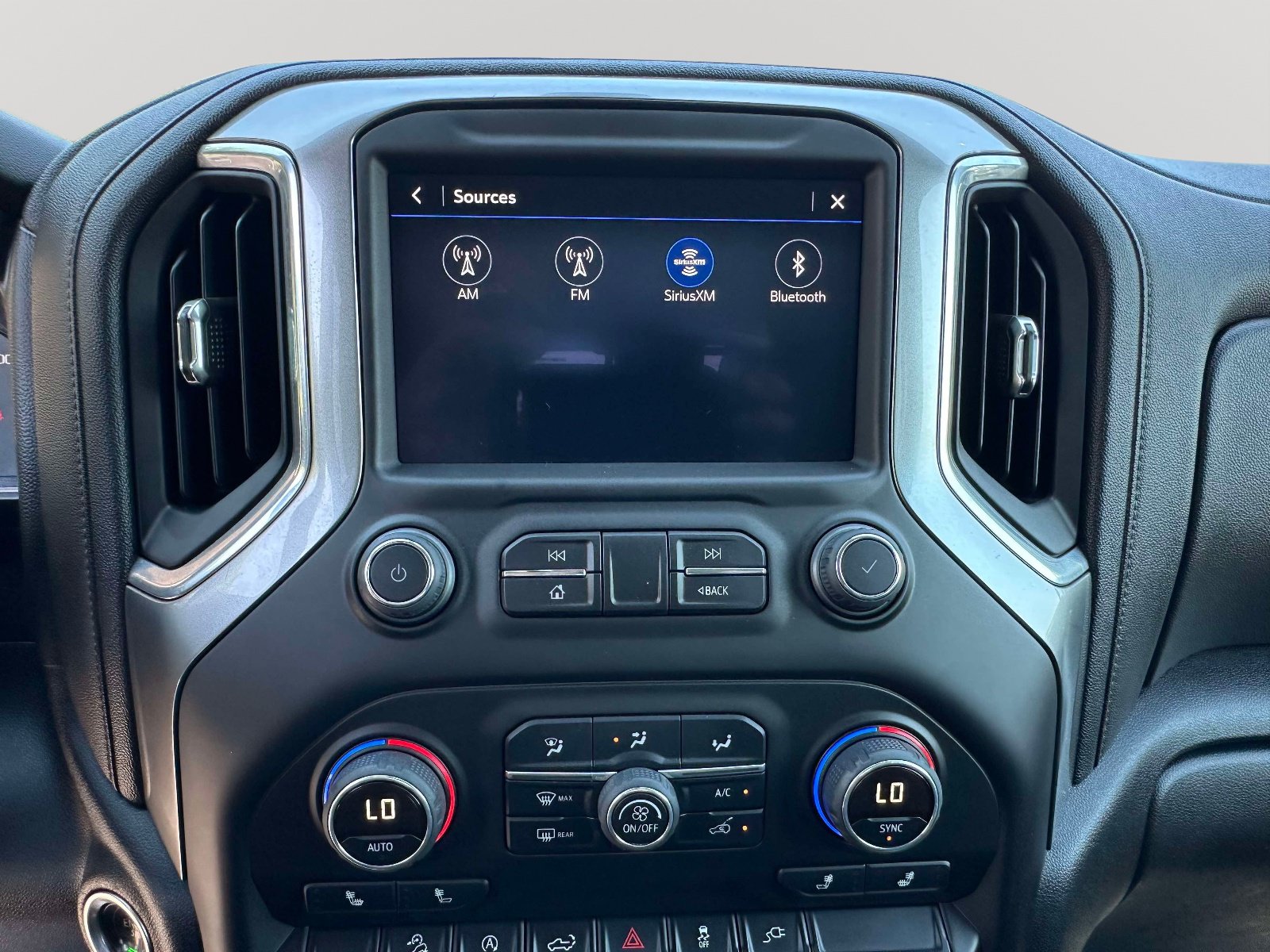 Used 2019 Chevrolet Silverado 1500 LT w/ All-Star Edition AWD/4WD image 9