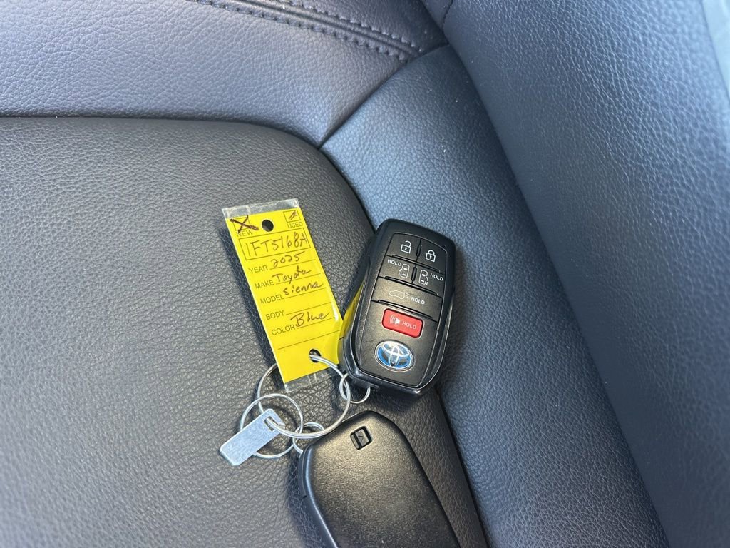 Used 2025 Toyota Sienna XSE AWD/4WD image 37