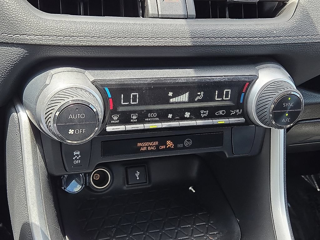 Used 2022 Toyota RAV4 LE AWD/4WD image 27